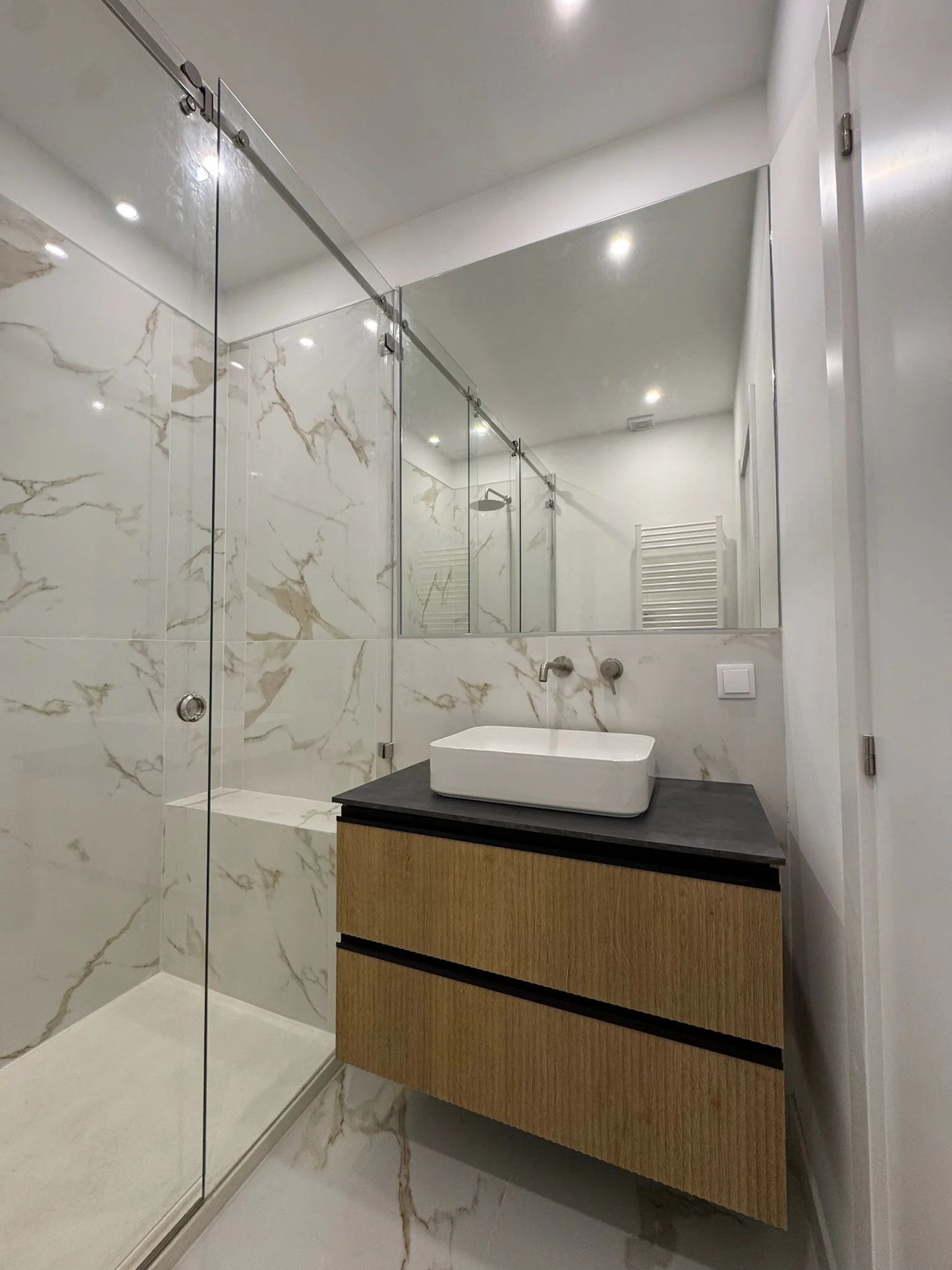 Frameless Shower Suite